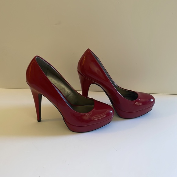 New Red Heels G by Guess - Picture 2 of 8